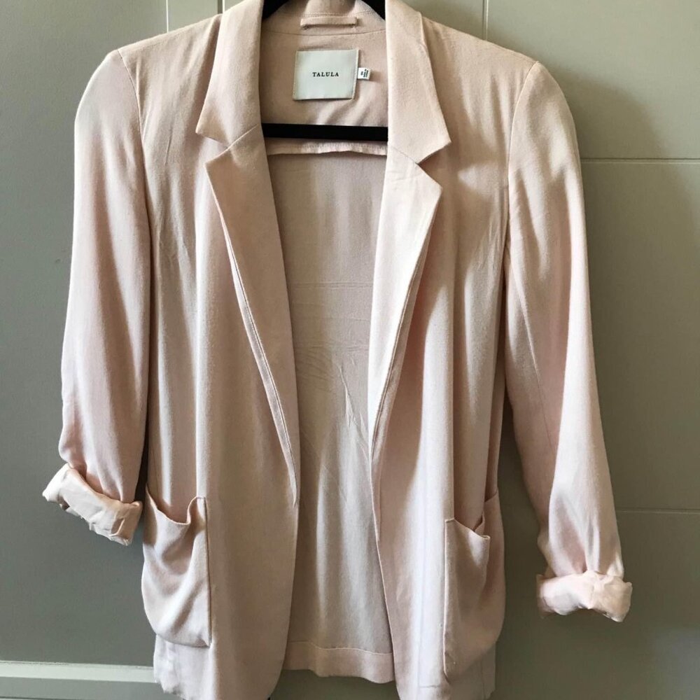 Aritzia pink blazer 00  Talula light pink